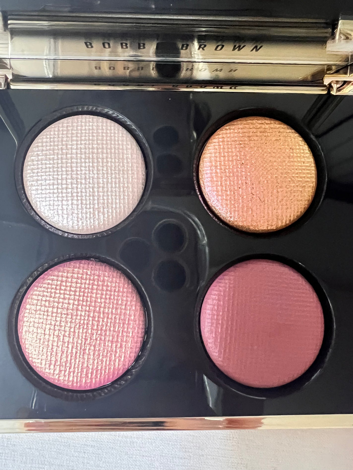 リュクス アイシャドウ クォード グロウ ウィズ ラブ コレクション/BOBBI BROWN/アイシャドウパレットを使ったクチコミ(3枚目)