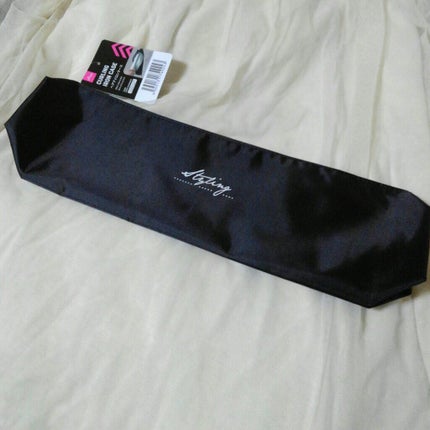 DAISO ヘアアイロンケースのクチコミ「《DAISO ヘアアイロンケース》
サイズ33cm×5cm×6cm。
表地:ポリエステル、PV.....」(1枚目)