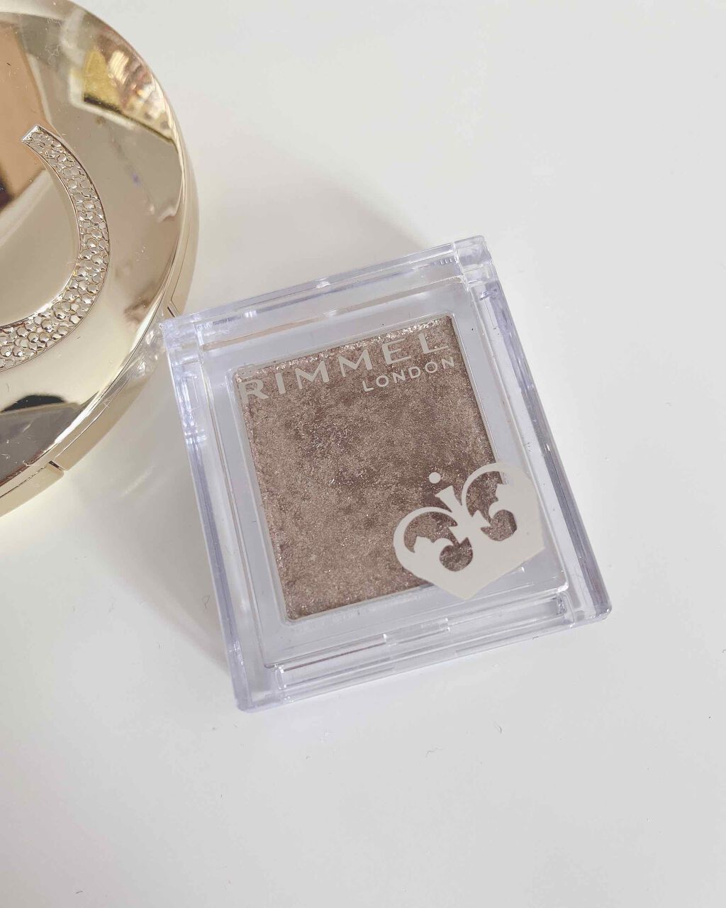 プリズム パウダーアイカラー/リンメル ロンドン/単色アイシャドウを使ったクチコミ（3枚目）