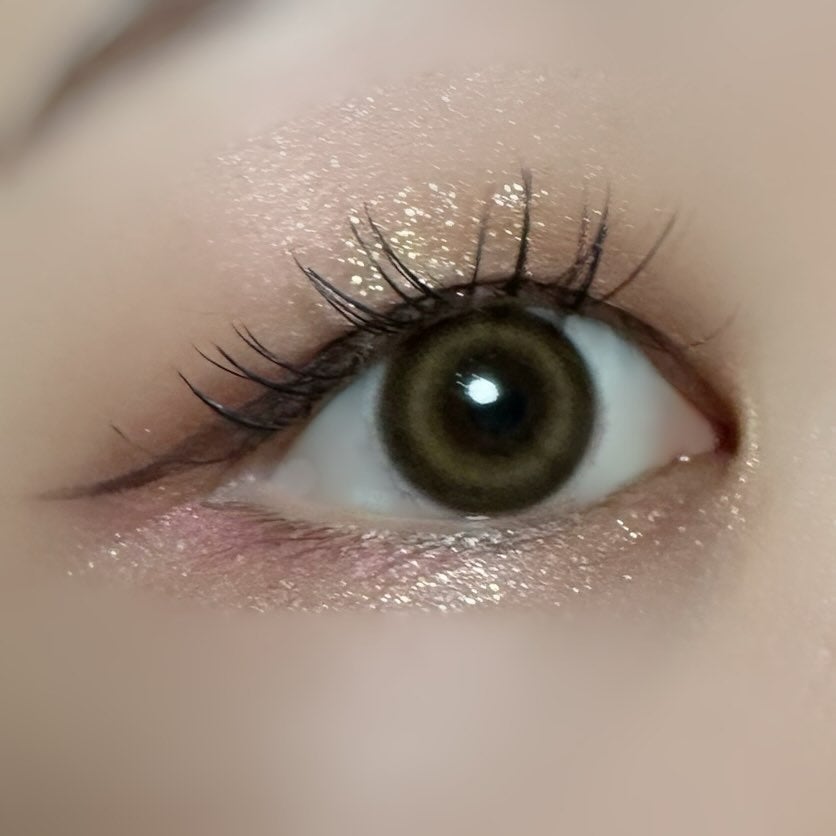 レブロン ダズル アイシャドウ クアッド/REVLON/アイシャドウパレットを使ったクチコミ(4枚目)