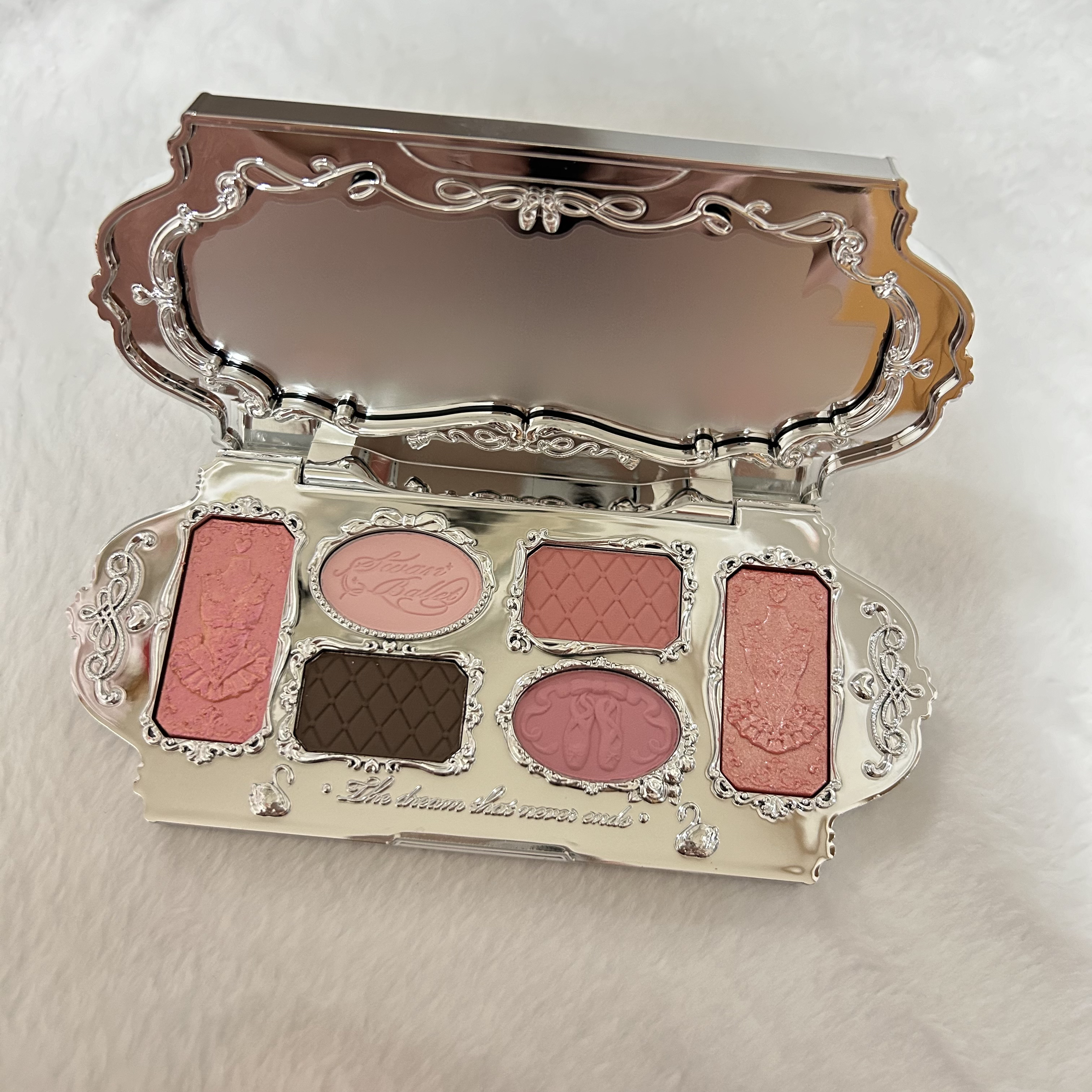 フラワーノーズスワンバレエシリーズ アイシャドウパレット/FlowerKnows/アイシャドウパレットを使ったクチコミ（2枚目）