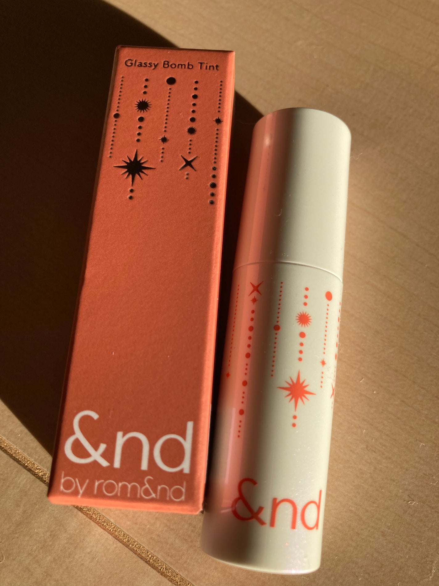 アンドバイロムアンド グラッシーボムティント/&nd by rom&nd/リップティントを使ったクチコミ(1枚目)