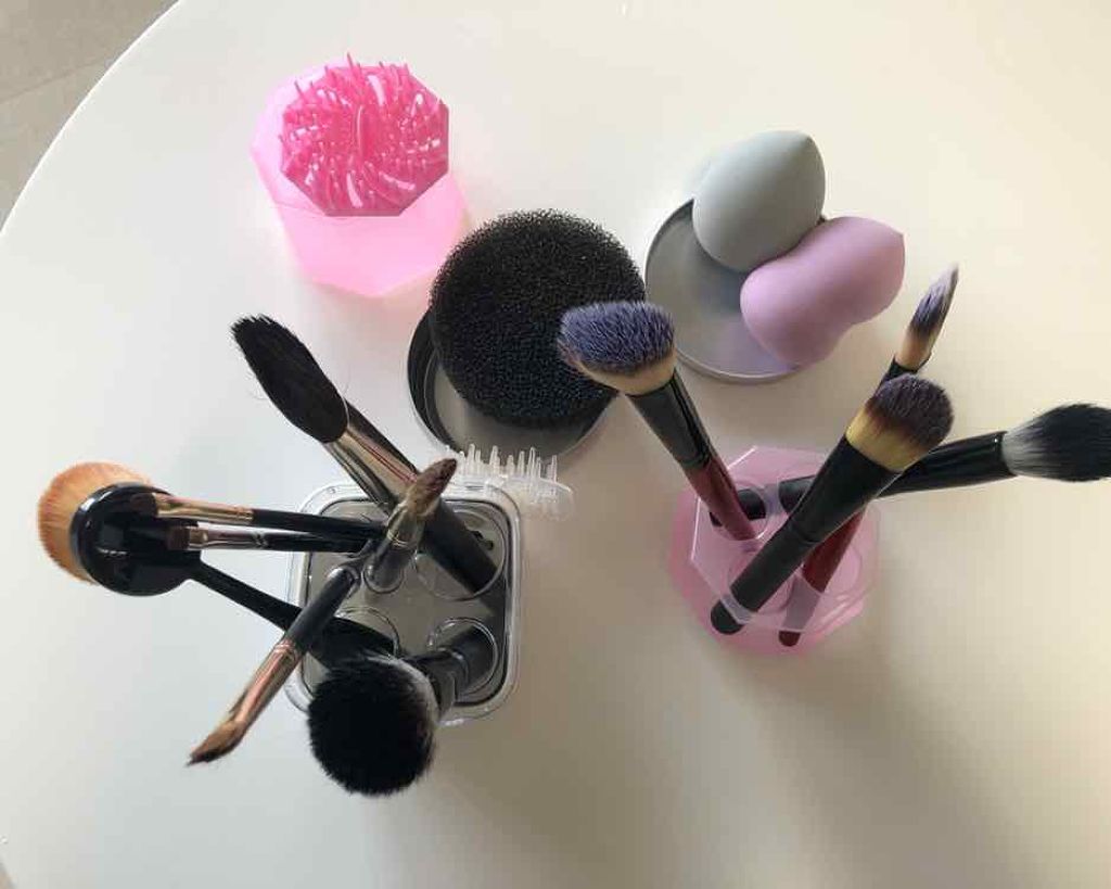 ブラシクリーナースタンド/セリア/その他化粧小物を使ったクチコミ（3枚目）