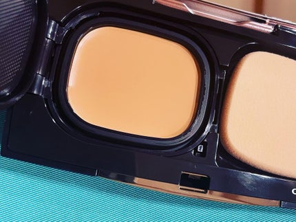 フローレス フィット/COVERMARK/クリーム・エマルジョンファンデーションを使ったクチコミ(2枚目)