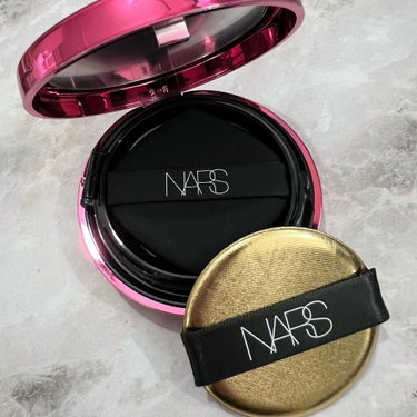 ピュアラディアントプロテクション アクアティックグロー クッションファンデーション SPF50+／PA+++ 00511/NARS/クッションファンデーションを使ったクチコミ（3枚目）