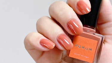 POMUM NAIL
bitter orange

1.2度塗りどちらも本当可愛い！

1度塗りはムラが出るけどそれが良い。透け感があって私はこっちの方がより好き。

2度塗りはしっかりと。ムラは消えて