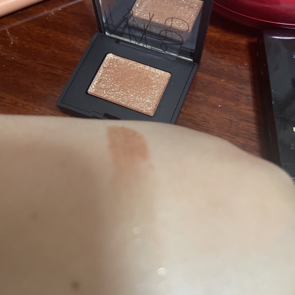 ハードワイヤードアイシャドー 5338/NARS/単色アイシャドウを使ったクチコミ（2枚目）