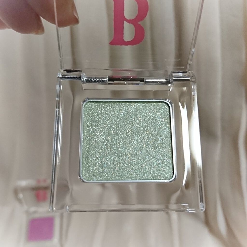 ニュアンスカラー シャドウ pistachio green(WEB限定色)/BABYMEE/単色アイシャドウを使ったクチコミ（2枚目）