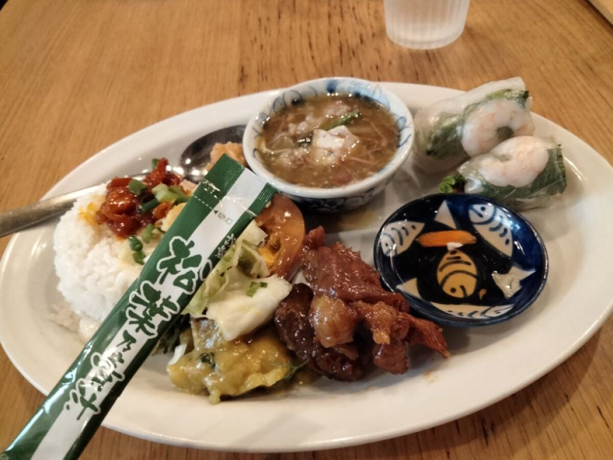 mcgroupakiko on LIPS 「夫に教えてもらったベトナム料理のお店に娘と出かけました。お野菜..」(2枚目)