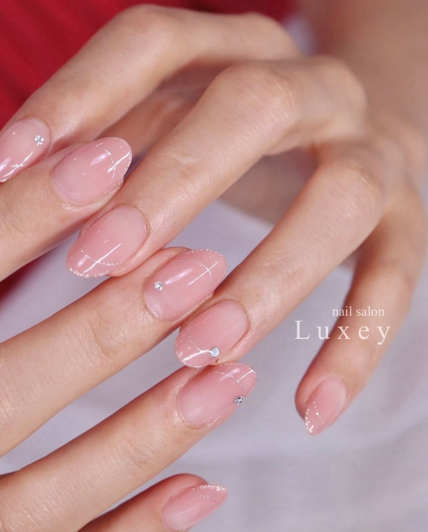 使用カラー
・S011 シアーピンクベージュ
@reagel.nail 販売中カラー💅🏻
⁡
グラデーションもしやすい！！と
こちらの素敵なネイル画像を投稿してくれた
リアジェルアンバサダー @luxey_nail 
本日で半年の任期終