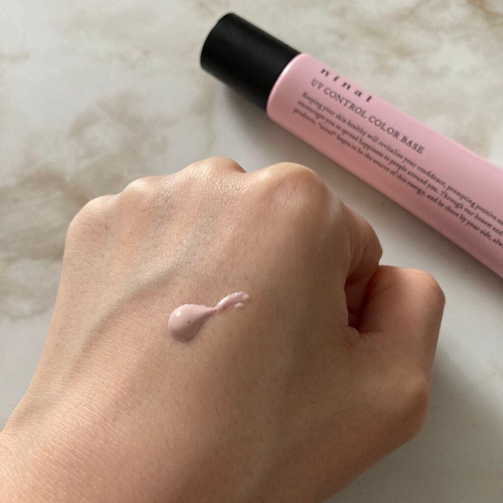 看護師ズボラちゃんのメイク日記 on LIPS 「私は、01Pinkを使ってみました!商品特徴は、肌のカラーコン..」(3枚目)