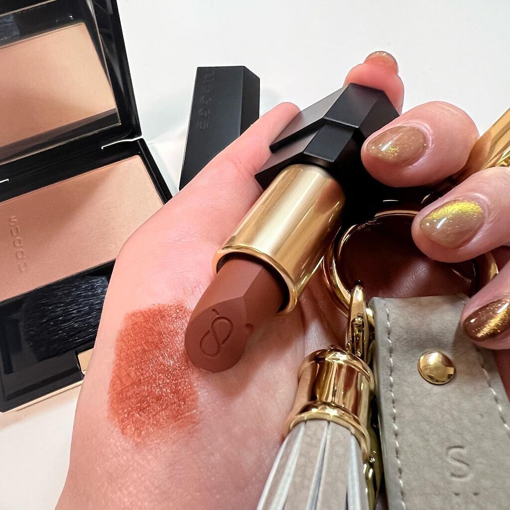 シアー マット リップスティック 06 樹皮/SUQQU/口紅を使ったクチコミ（2枚目）