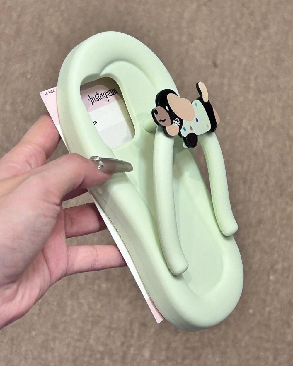 ケース大好きっ子 on LIPS 「夏が好きな人はビーチサンダルを履きます。#iPhoneケース#..」(3枚目)