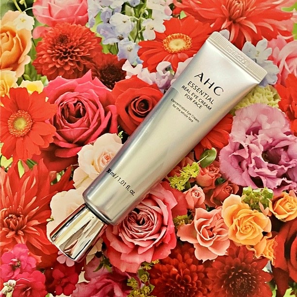 エッセンシャル リアル アイクリーム フォーフェイス/AHC/アイケア・アイクリームを使ったクチコミ（2枚目）