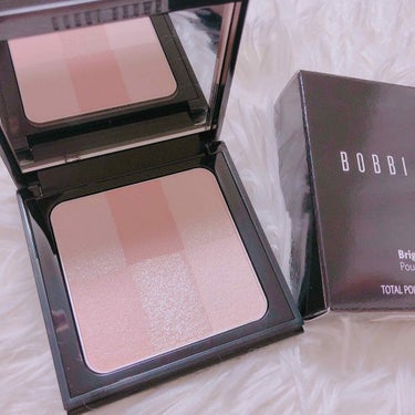 BOBBI BROWN：ブライトニング ブリック
01ピンク

それはそれは可愛い(*´꒳`*)
ふわっとピンクにそしてラメで上品なツヤ
もう…見ているだけでうっとり…
この手のチークは柔らかくてブラシ