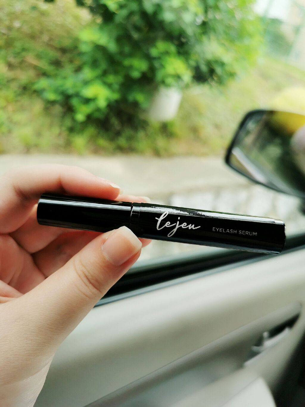 Yukimi Costa on LIPS 「NovolançamentoLejeuEyelashSerum..」(2枚目)