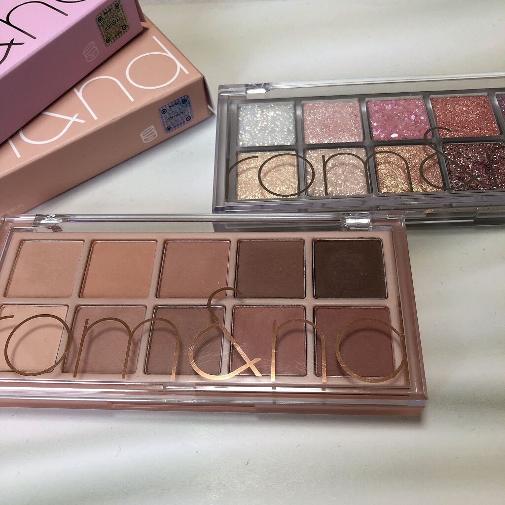 rom&nd:ベターザンパレット

00ライト&グリッターガーデン
見ているだけで幸せになれるオールグリッターパレットです🥺
大粒ラメ、小粒ラメが全10色集まっていてホワイトやパープルといった変わり種も揃っています❤️‍🔥質感はぺったり