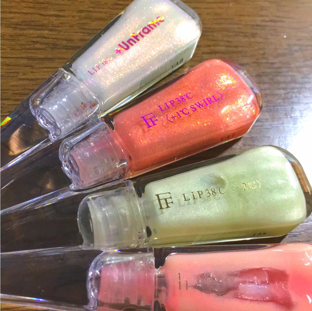 LIP38℃ +UnFrame<ホログラフィック>/UZU BY FLOWFUSHI/リップグロスを使ったクチコミ(3枚目)