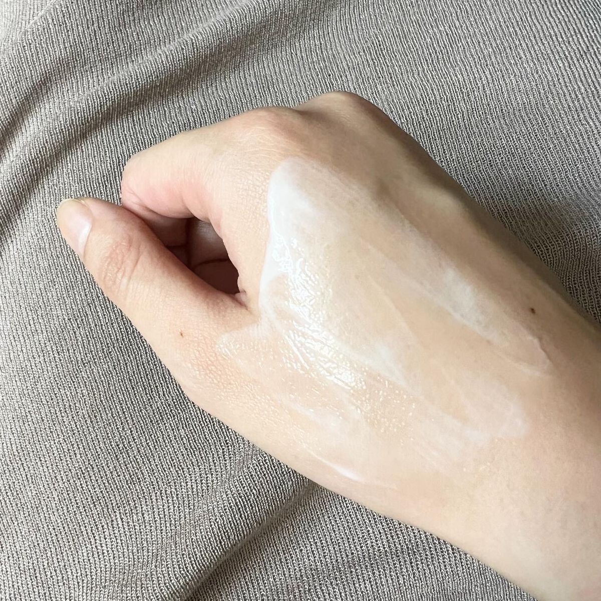 ホワイトラベンダー ハンドクリーム/L'OCCITANE/ハンドクリームを使ったクチコミ（3枚目）