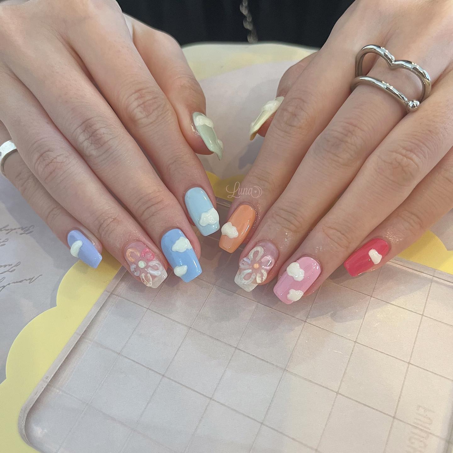 #ジェルネイル,#ワンカラーネイル,#ニュアンスネイル,#うるうるネイル,#ちゅるんネイル,#シンプルネイル,#パーツネイル,#透け感ネイル,#クリアネイル,#ぷっくりネイル,#ちぐはぐネイル,#韓国ネイル,#きらきらネイル,#うるつやネイル,#フレンチガーリーネイル,#ぷっくりネイル,#パステルネイル,#雲ネイルのネイルデザイン