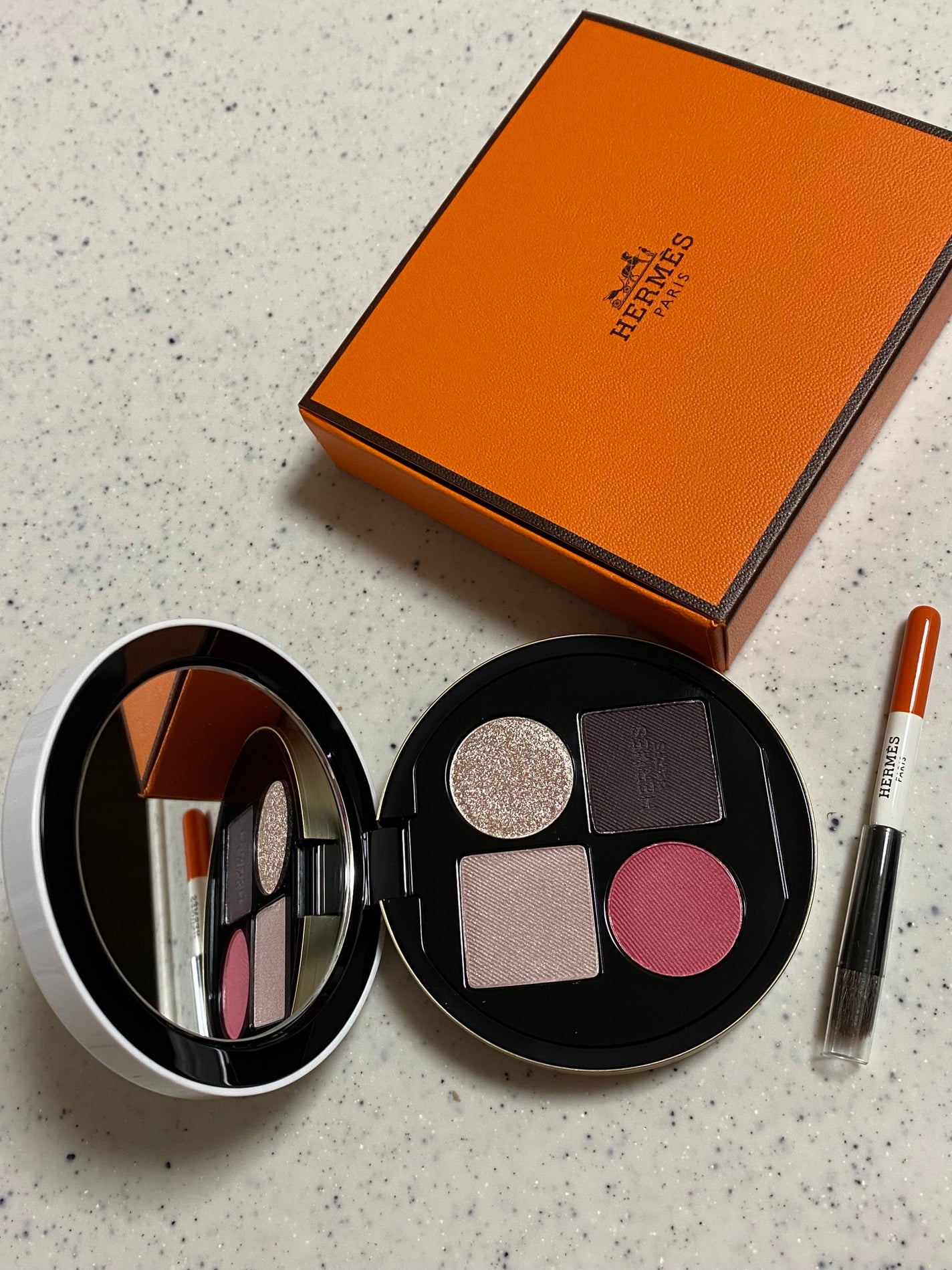 オンブル ドゥ エルメス パレット クワテュール/エルメス/アイシャドウパレットを使ったクチコミ(2枚目)