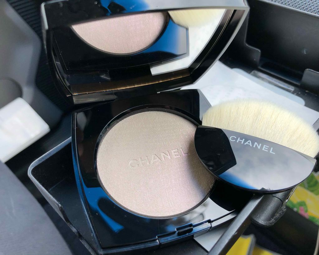 CHANEL プードゥル ルミエールのクチコミ「
初めてのCHANEL ハイライト✨
カラーは２色ありますが、自分の肌にはピンク系が合うのと、.....」（1枚目）