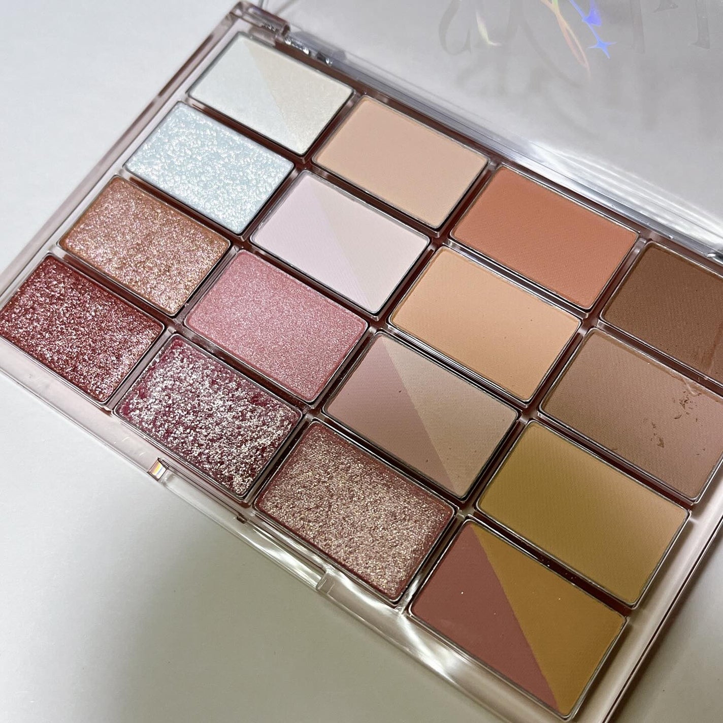 ソフトブラーリングアイパレット/wakemake/アイシャドウパレットを使ったクチコミ(3枚目)