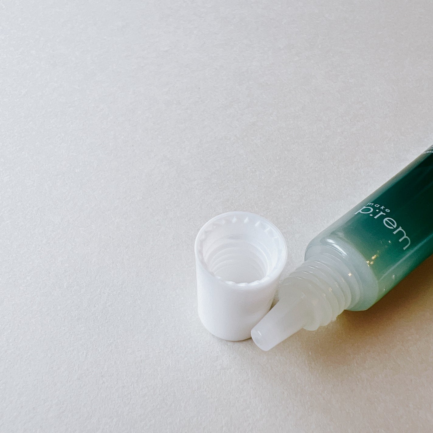 エンドポアベジチノールタイト二ングセラム/make prem/美容液を使ったクチコミ(3枚目)