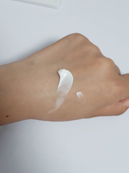 薬用ホワイトニング ハンドクリーム ディープモイスチュア/コエンリッチQ10/ハンドクリームを使ったクチコミ(3枚目)