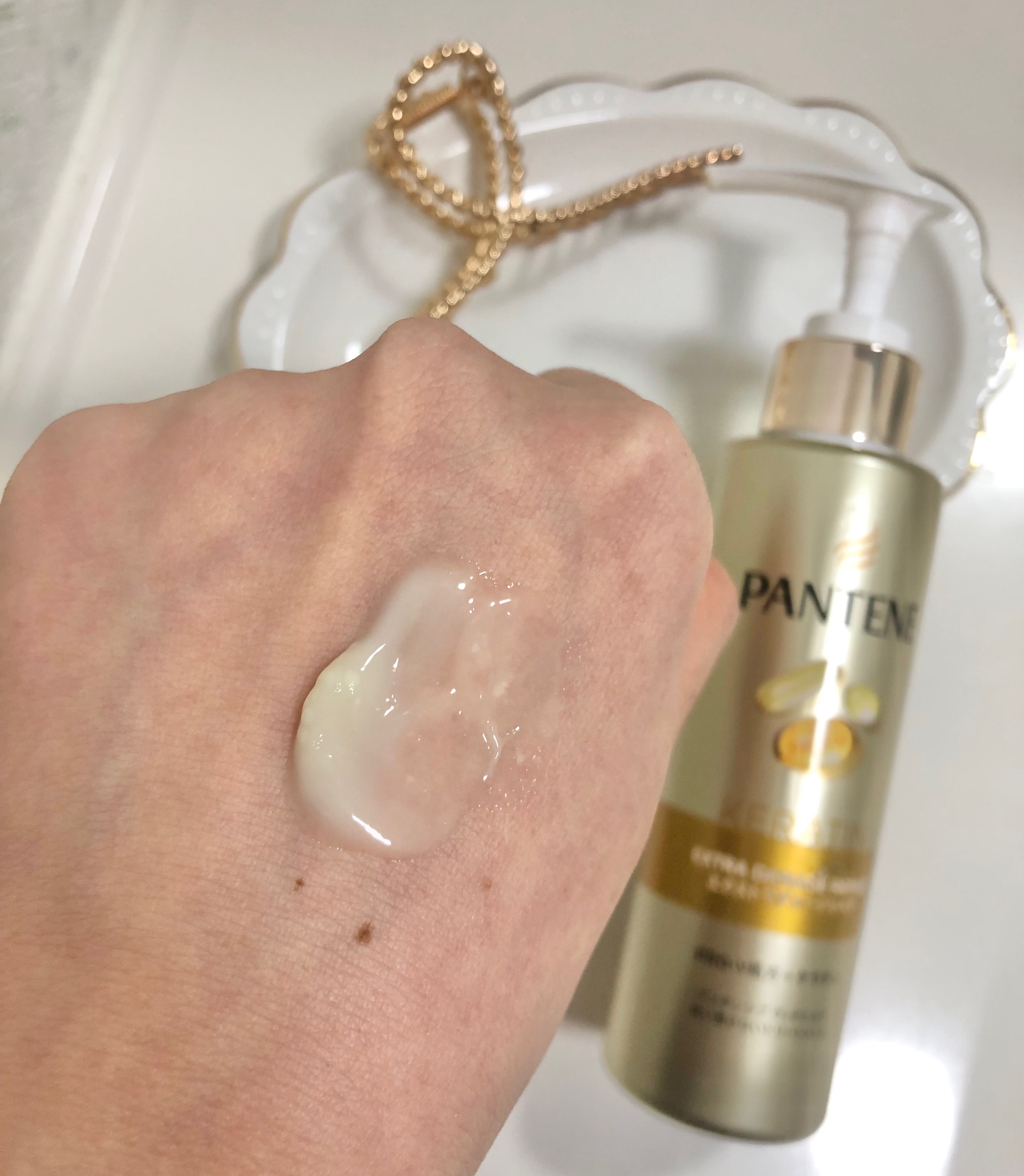 パンテーン エクストラダメージリペア インテンシブ ヴィタミルク 洗い流さないトリートメントのクチコミ「
パンテーンから商品提供を頂きました。


タオルドライ後2プッシュ(私の髪の場合長さは鎖骨).....」（2枚目）