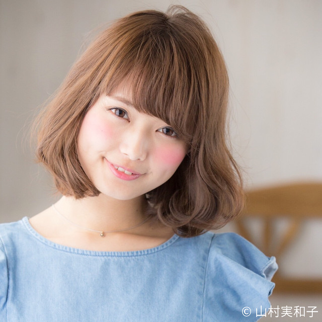 ボブヘアの女性