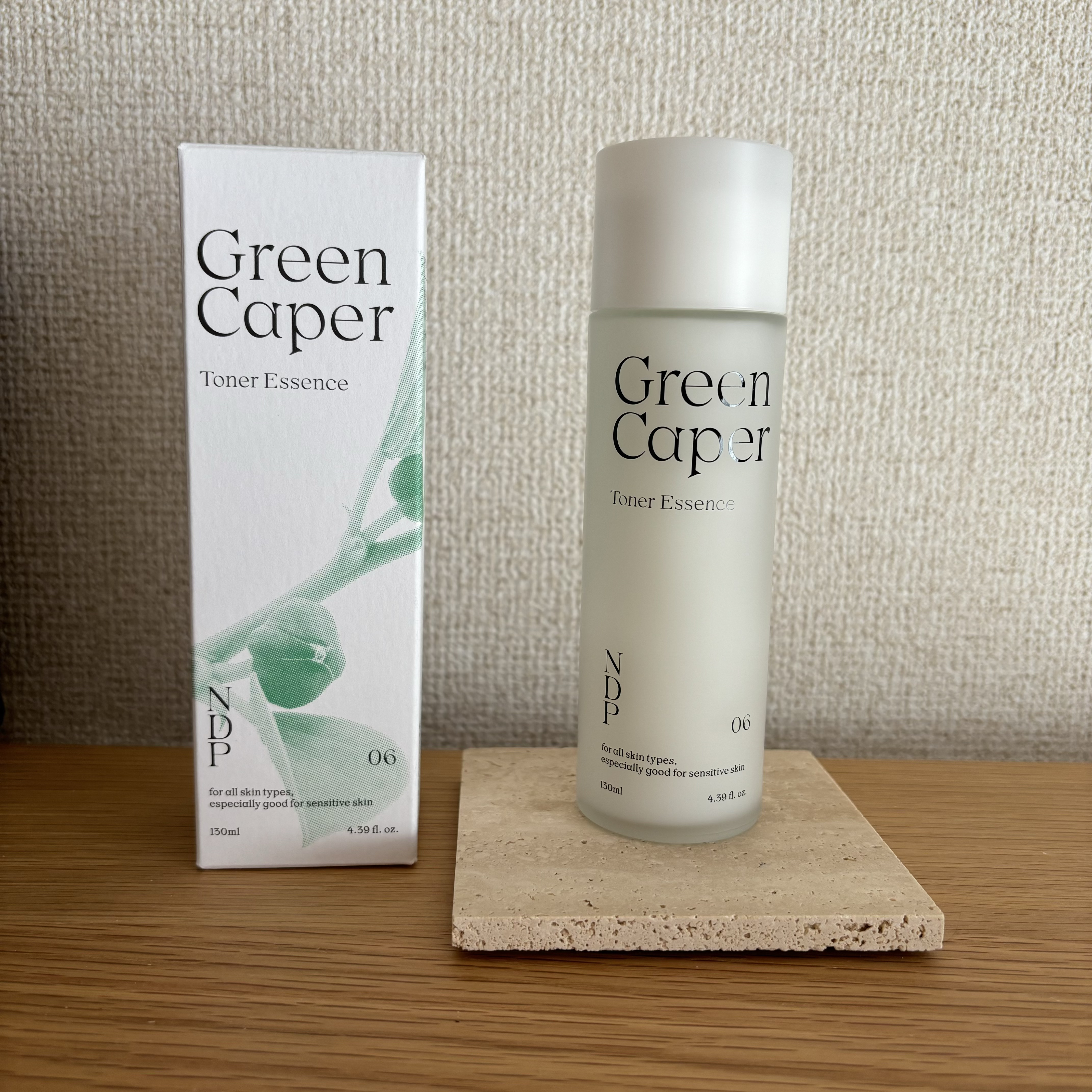 
最近 愛用している 韓国のオールインワン化粧水🥣

NATURAL DERMA PROJECTの
グリーンケーパートナーエッセンス🌱𓂃 

韓国のオールインワン化粧品を
使用したのは今回が初めて👆🏻


これひとつで
化粧水 乳