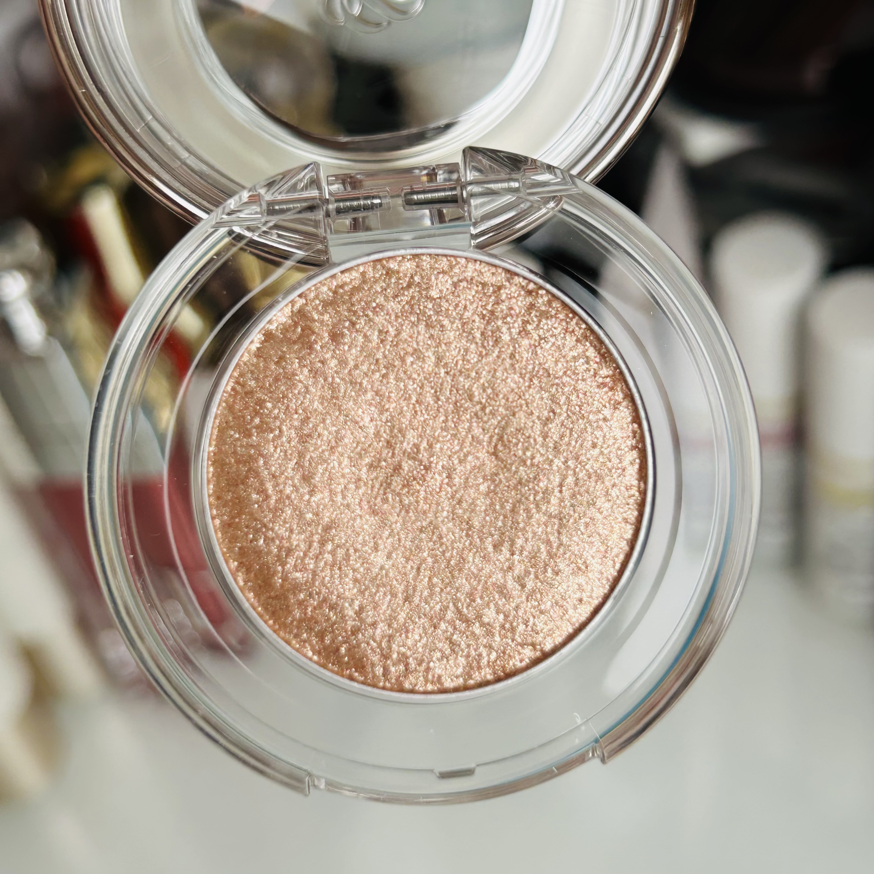 ダズリング ジェム 02 starlit shell/DECORTÉ/単色アイシャドウを使ったクチコミ（3枚目）