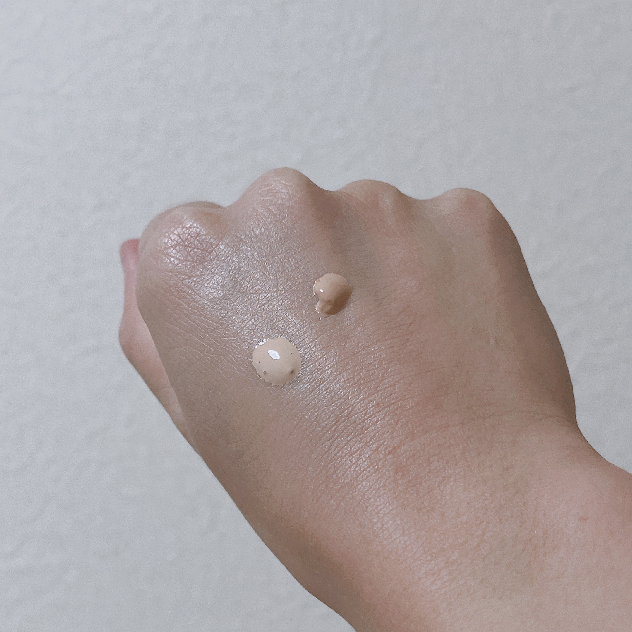 ディオールスキン フォーエヴァー フルイド グロウ 0CRクール ロージー/Dior/リキッドファンデーションを使ったクチコミ（2枚目）