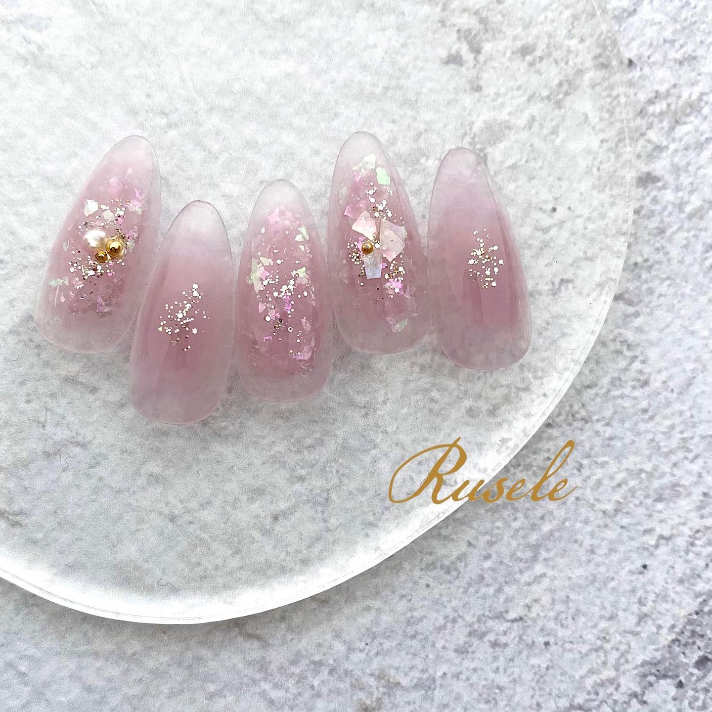 #チークネイル,#クリアネイル,#オーロラネイル,#グラデーションネイル,#ちゅるんネイル,#グリッターネイル,#ピンクネイル,#淡水パールネイル,#パールネイル,#シェルネイル,#ラメネイル,#ブリオンネイル,#春ネイル,#夏ネイル,#くすみネイルのネイルデザイン