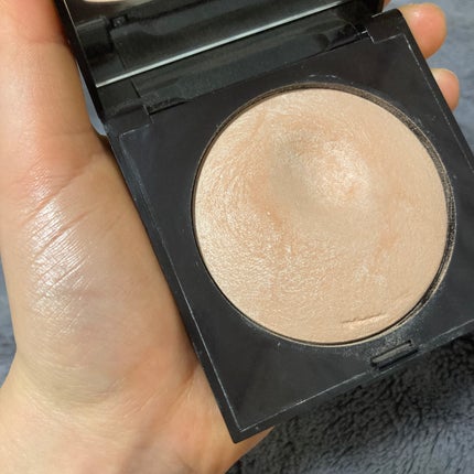 マットラディアンス ベイクドパウダー ハイライト01/ローラ メルシエ/パウダーハイライトを使ったクチコミ(2枚目)