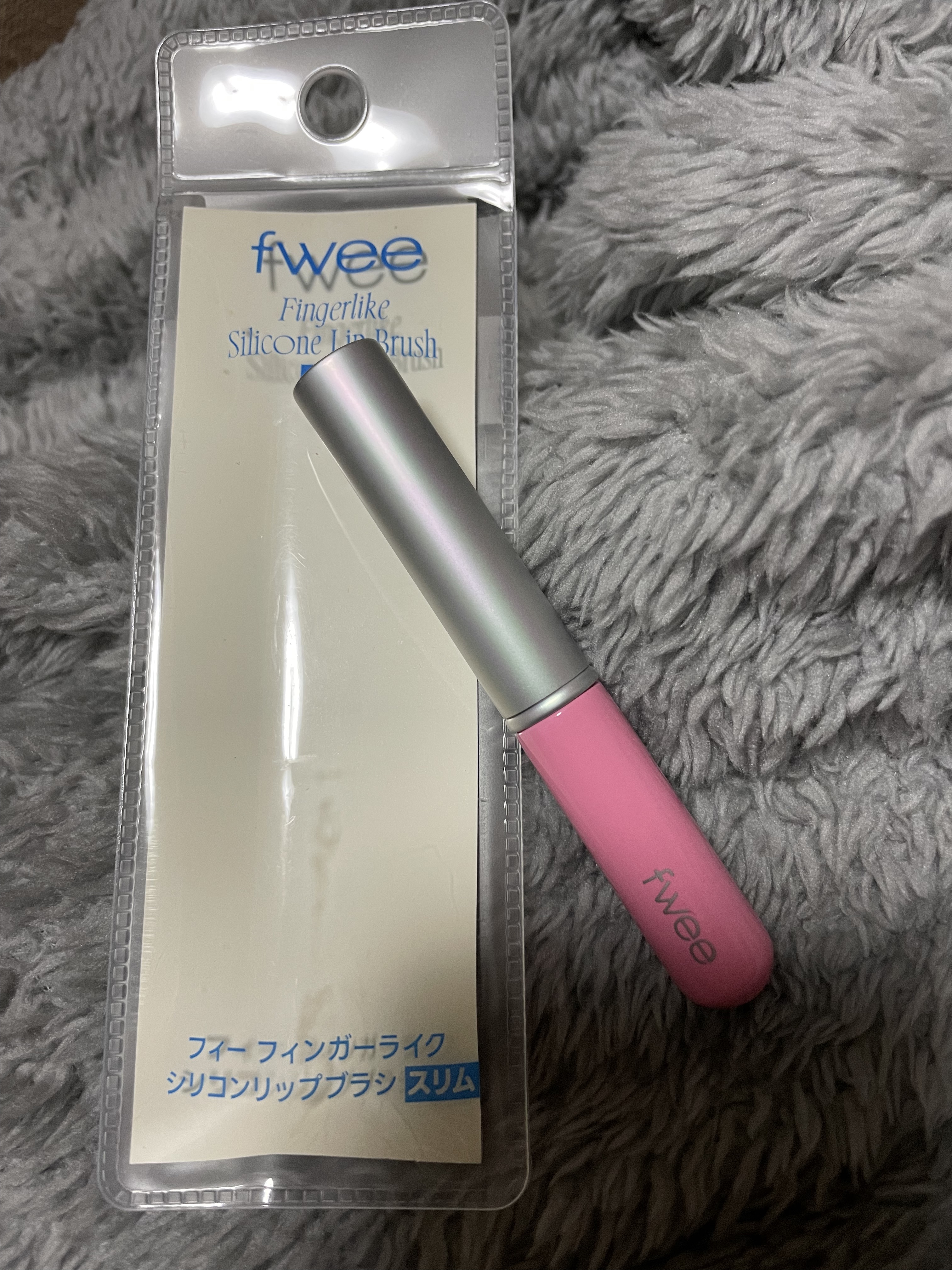 フィー フィンガーライク リップブラシ/fwee/メイクブラシを使ったクチコミ（1枚目）