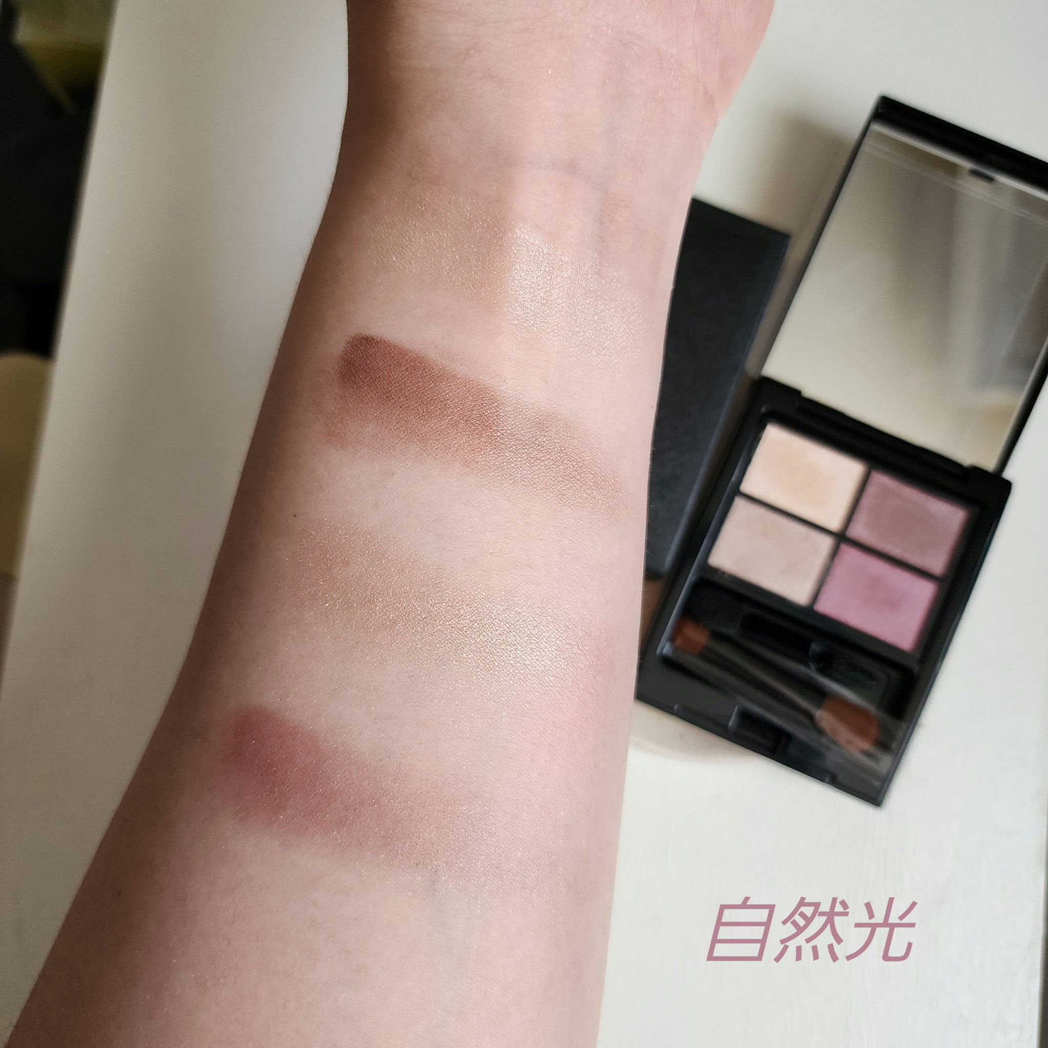 ミネラルクラッシィシャドー モーブブラウン/エトヴォス/アイシャドウパレットを使ったクチコミ（2枚目）