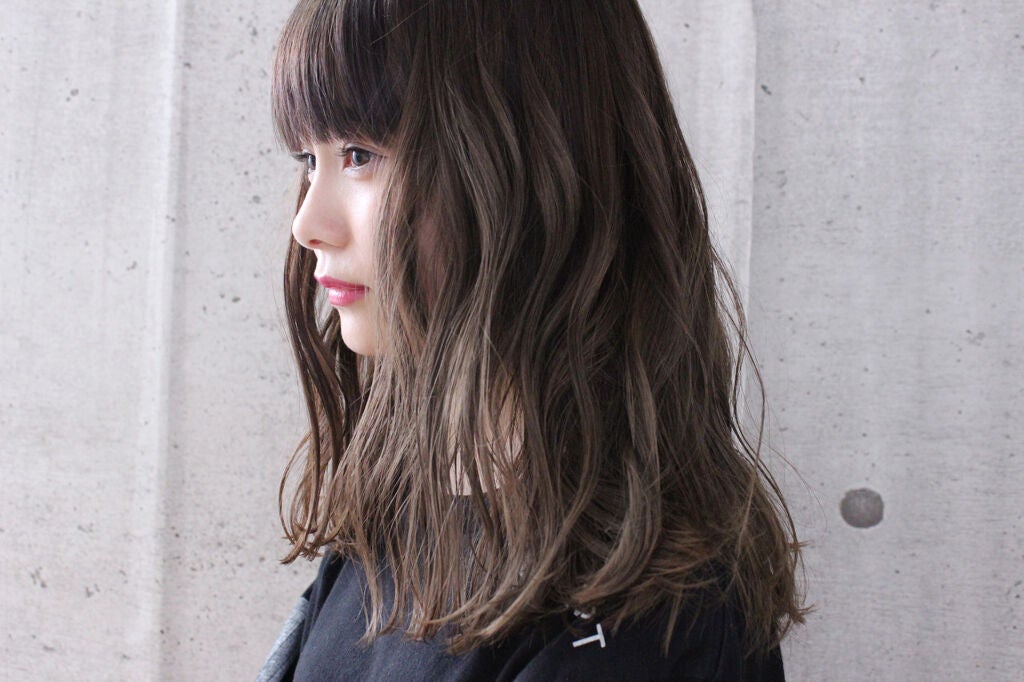 ヘアカラーをもっと活かせる!メイクを変えて、より魅力的な私に♡のサムネイル