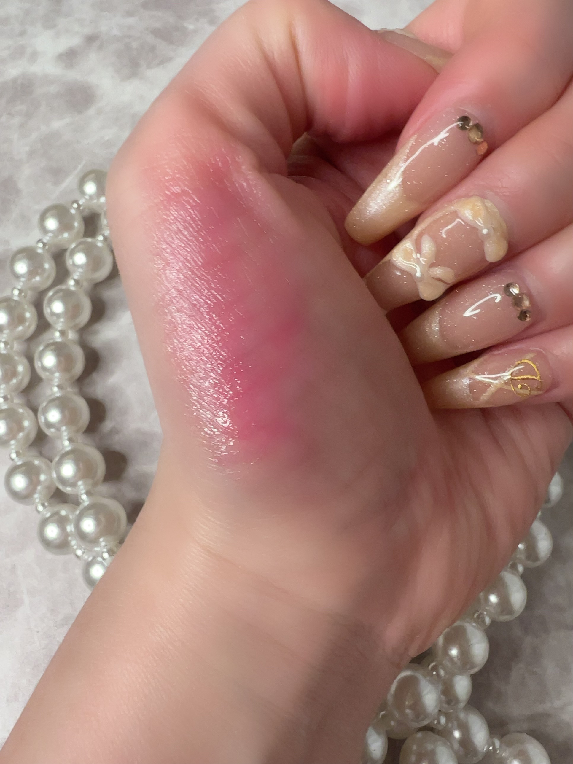 キスキス ビー グロウ 409 フューシャ グロウ/GUERLAIN/口紅を使ったクチコミ（3枚目）