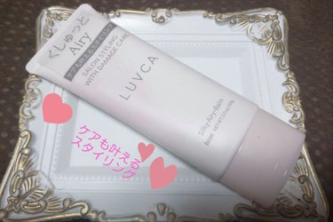 LUVCA くしゅ髪 バーム♬✧.｡.☪✦**.｡:✡*✽✪✩..✦:✧♪✡♪*｡✪✩*⋆ 


・使用感としては、バーム自体に重たい感じはなく、
さらりとしたテクスチャ。

髪につけると少量でもよく伸