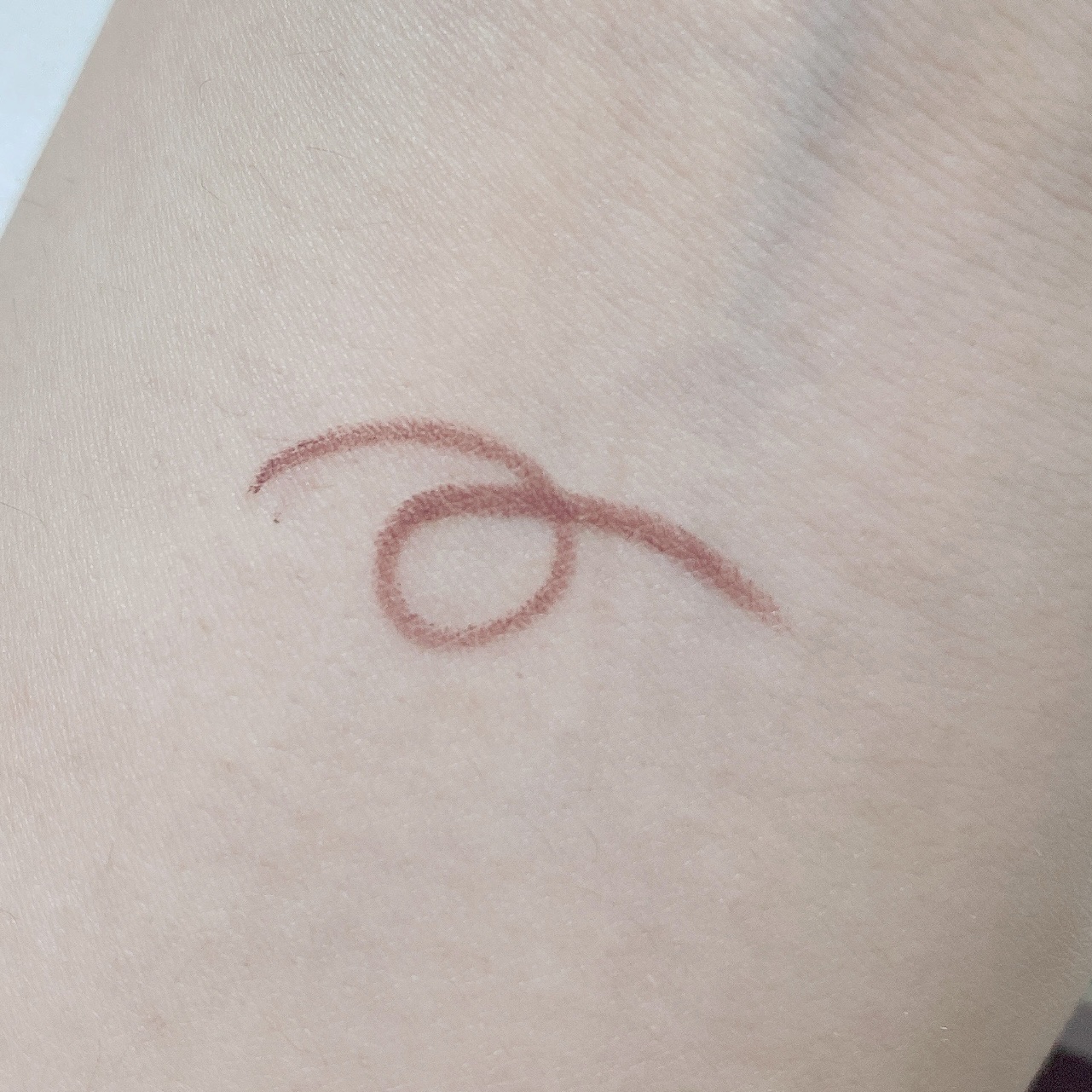 「密着アイライナー」極細クリームペンシル/デジャヴュ/ペンシルアイライナーを使ったクチコミ（2枚目）