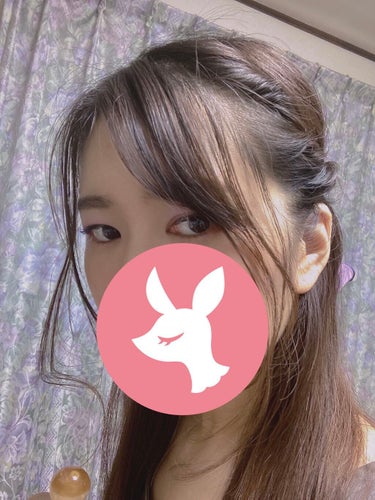 えび座行ってきた時のメイク💄とヘアメイク🎀の日記です。
えび座の日は忙しくて撮影出来なかったので別の日に再現しました💦

編み込みロープあみのハーフアップに、クルリンパして紫のリボンつけました。
後毛もっと出したかったなぁ。
最近編み込みロープあみにハマってる。

えびのコンサートの時に、次こそは星のアイシャドウつけるって決めてたのに…忘れました。
はぁ。

ジャニ伝初めて観ました。初日でした。
凄かったです〜
音の大きさも丁度よくて椅子の座り心地も良くて…
帝劇良いです…
大きな荷物あっても預けられるし。

#アイシャドウ猫シリーズ
の画像 その2