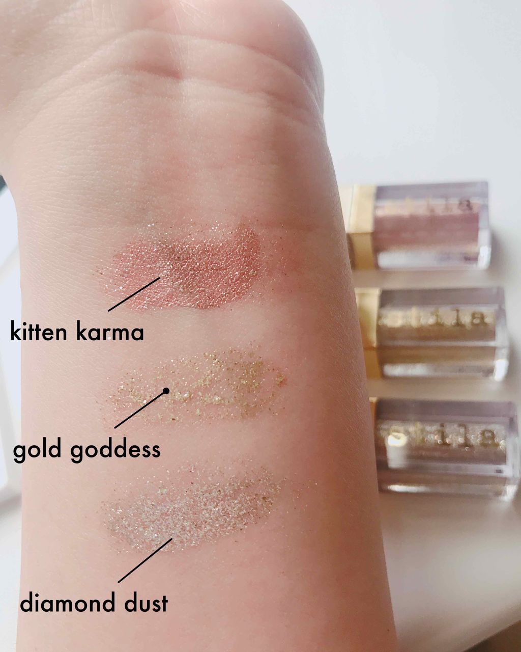 グリッター&グロウ リキッドアイシャドウ/stila/グリッターを使ったクチコミ（2枚目）