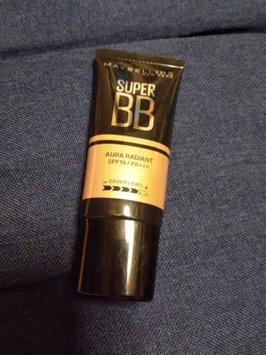 ちょっとそこまで行く用に購入◎SPF18のPA+++
下地とか塗らなくてもいいし、伸びもいいので楽ちん！
このシリーズのBBの中ではカバー力は高い方って、店内のポップに書いてあったんだけど、下地+コンシ