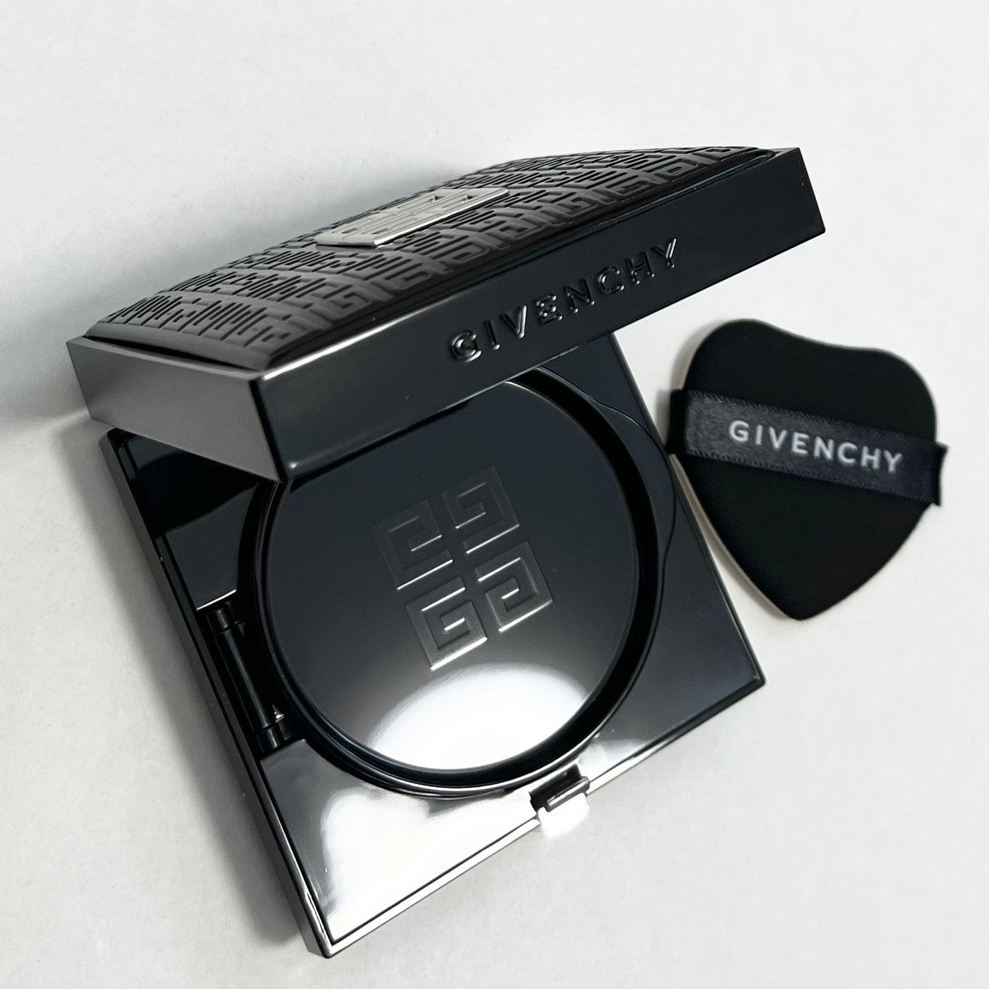 プリズム・リーブル・スキンケアリング・グロウ・クッション/GIVENCHY/クッションファンデーションを使ったクチコミ(1枚目)