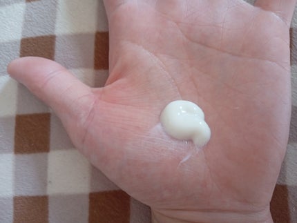 駄女神アクア on LIPS 「長らく愛用しているALBIONさんのボディー用日焼け止め乳液で..」(5枚目)