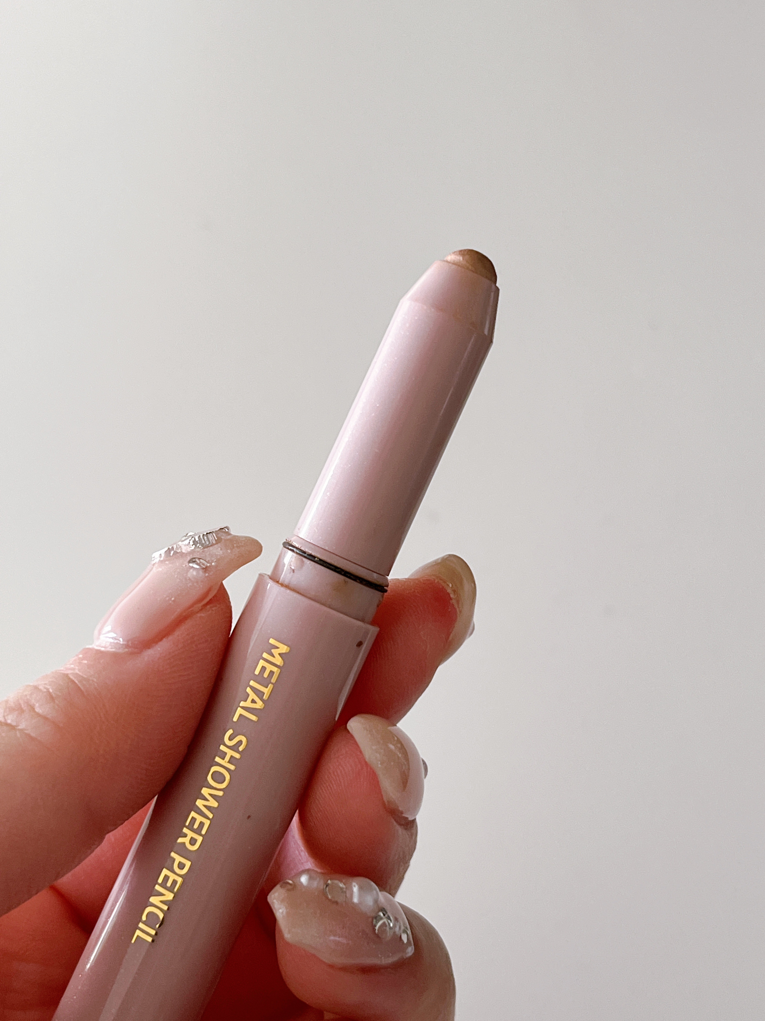 ウォンジョンヨ　メタルシャワーペンシル 03ブロンズベージュ/Wonjungyo/スティックアイシャドウを使ったクチコミ（3枚目）