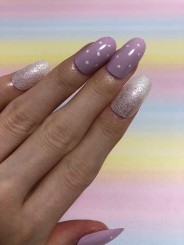 
　ドットペンがなくてもできるドットネイル💅


　使用アイテム

　ネイルホリック
　フローズンシュガーWT060
　リミテッドカラー　PK872
    細アートWT080


　
✼••┈┈••✼••┈┈••✼••┈┈••✼••┈┈••✼


　今回はフローズン使ってるので、あえてトップは塗ってません。
　ドットのとこだけでも塗っても良かったかも(^^)


　#セルフネイル #ポリッシュ
　の画像 その1