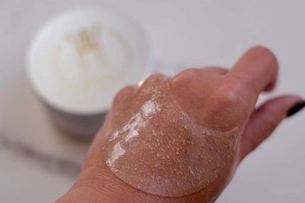 はち on LIPS 「目もとと口もとが乾燥のバロメーター!流石に昨日は加湿器を発動さ..」(9枚目)